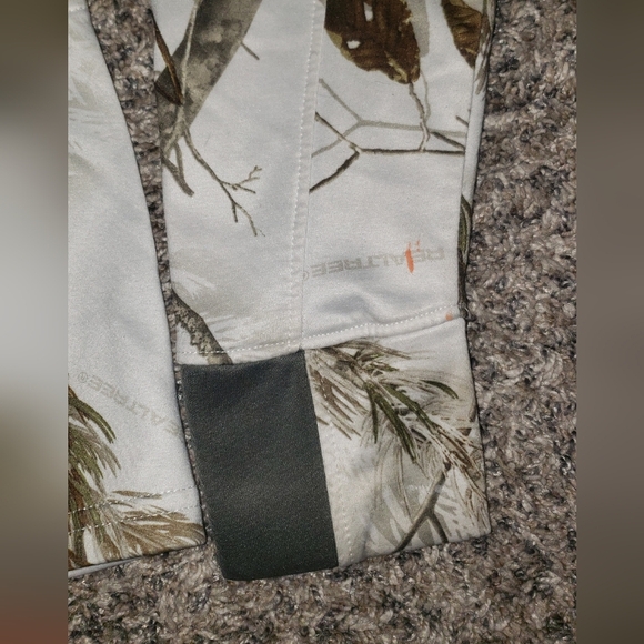 Realtree| Camouflage Midweight 1/4 Zip Pullover - Picture 6 of 9